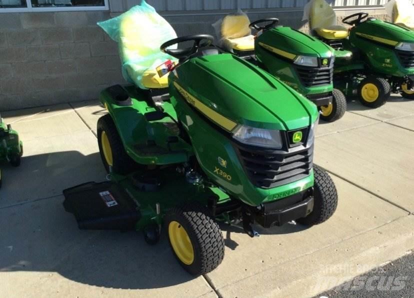 John Deere X390 Naudoti kompaktiški traktoriai