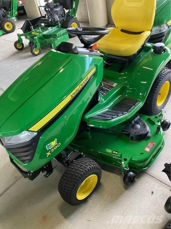John Deere X390 Naudoti kompaktiški traktoriai