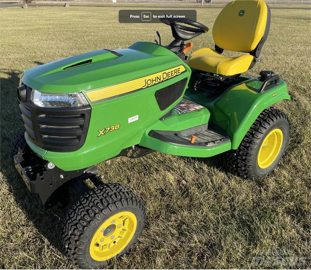 John Deere X738 Naudoti kompaktiški traktoriai