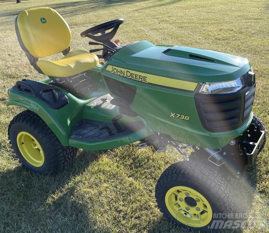 John Deere X738 Naudoti kompaktiški traktoriai