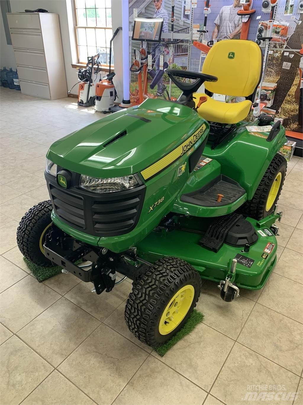 John Deere X738 Naudoti kompaktiški traktoriai