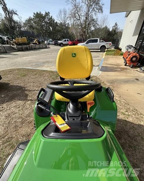 John Deere X739 Naudoti kompaktiški traktoriai