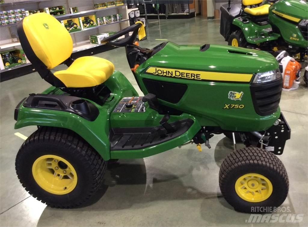 John Deere X750 Naudoti kompaktiški traktoriai