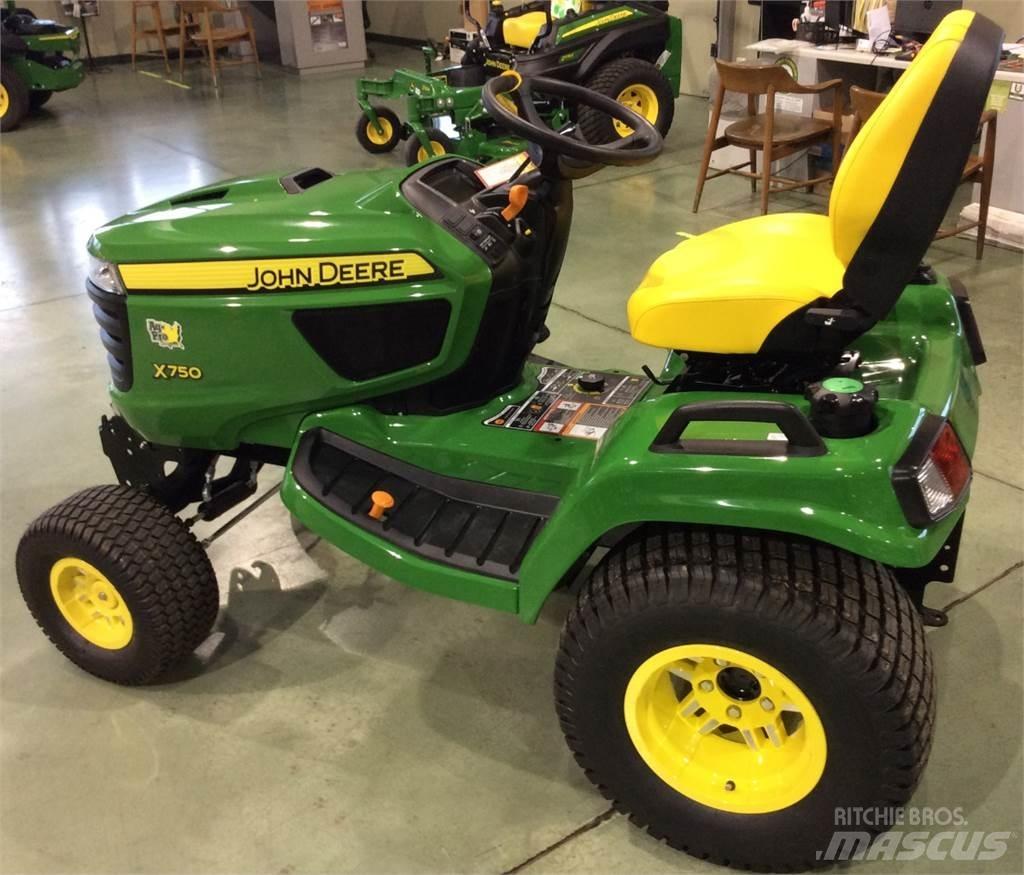 John Deere X750 Naudoti kompaktiški traktoriai