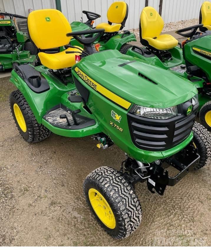 John Deere X758 Naudoti kompaktiški traktoriai