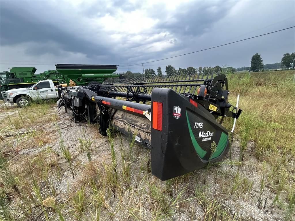 MacDon FD135 Derliaus nuėmimo kombainų priedai