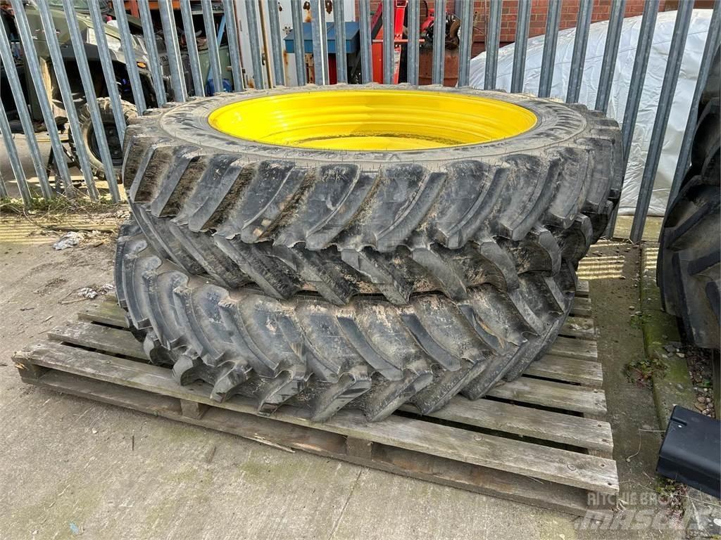  Row Crop Tyres Padangos, ratai ir ratlankiai