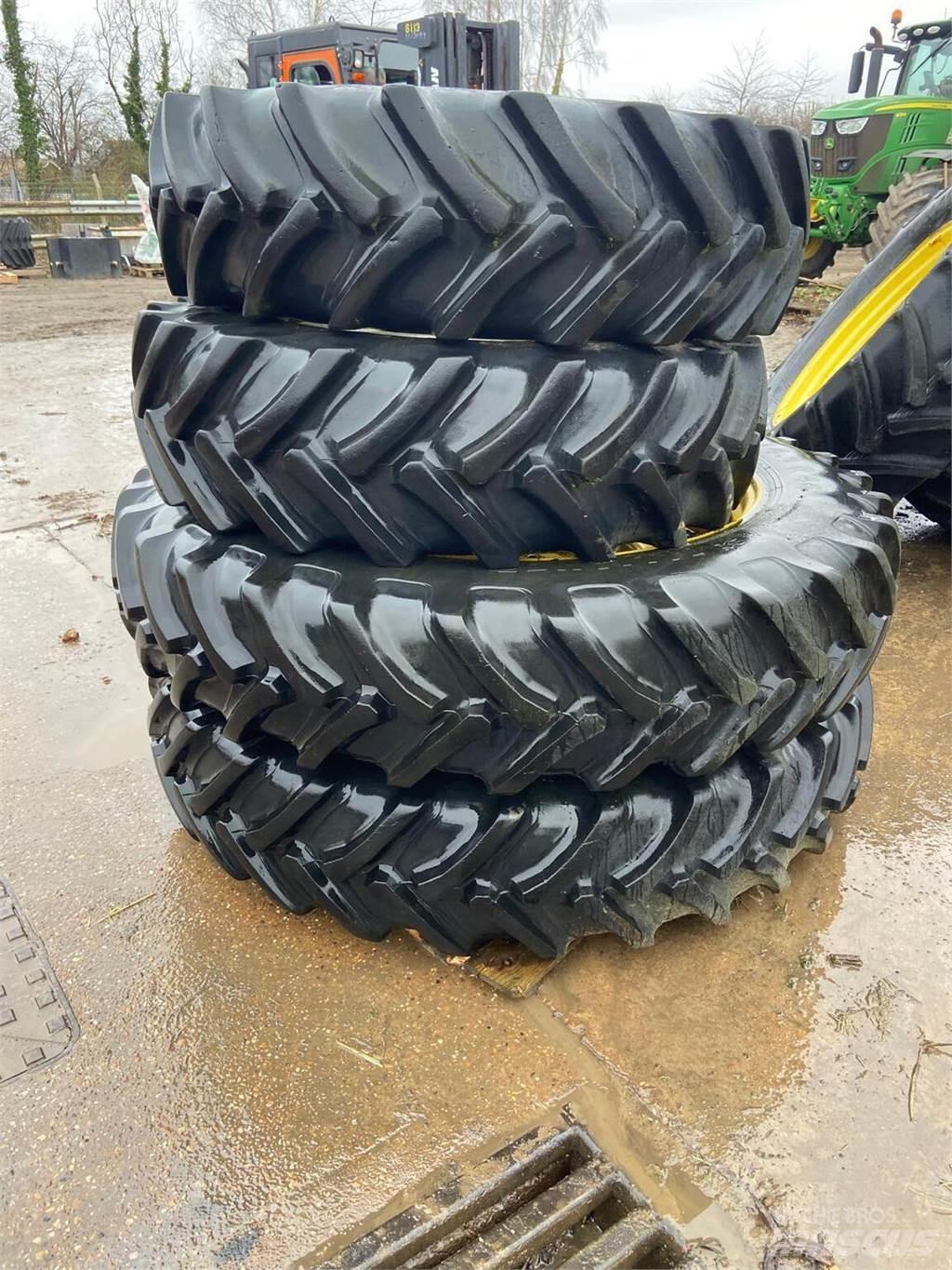  Row Crop Wheels Padangos, ratai ir ratlankiai