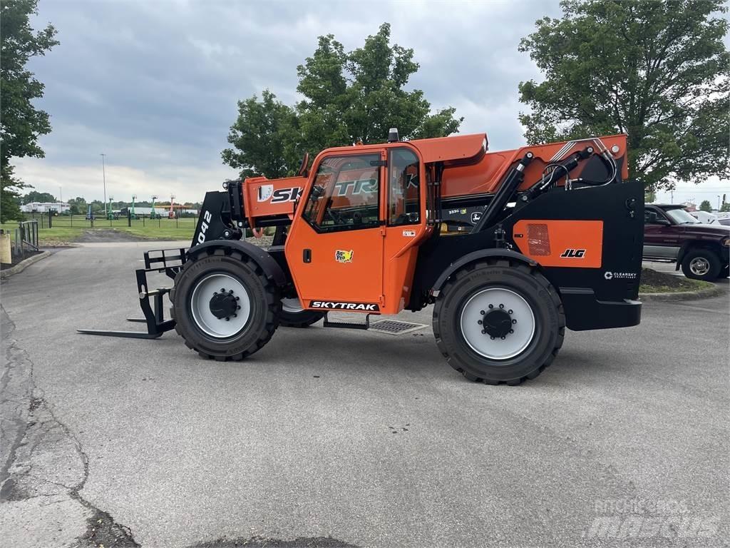 SkyTrak 8042 Teleskopiniai krautuvai
