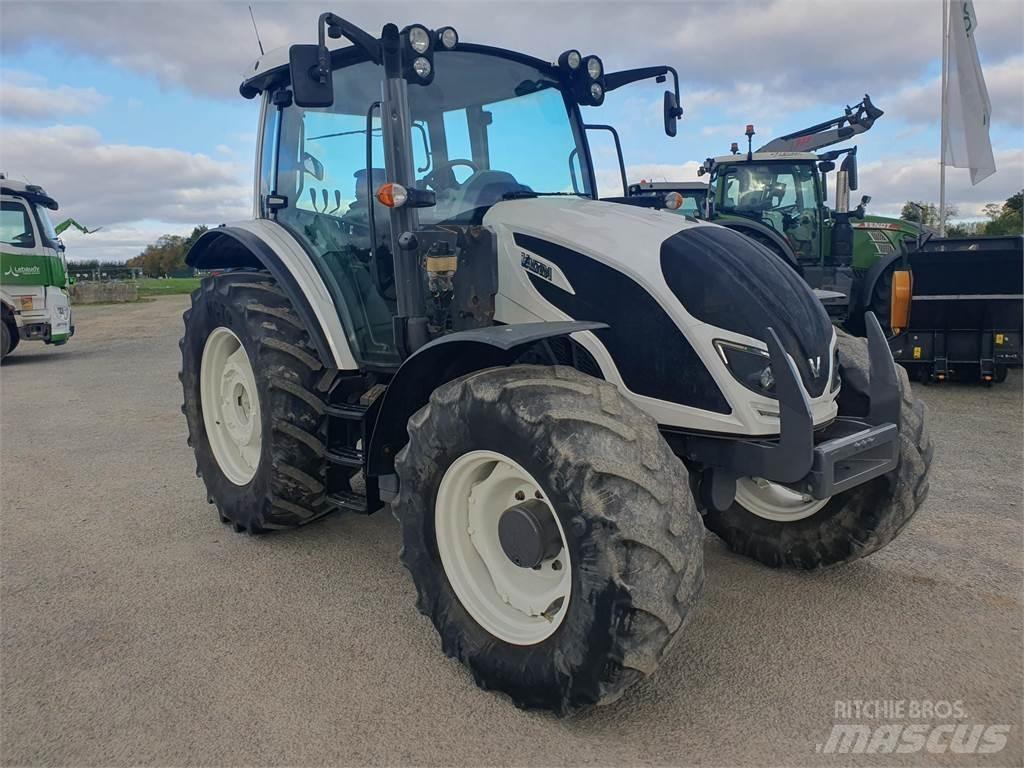 Valtra A104 Traktoriai