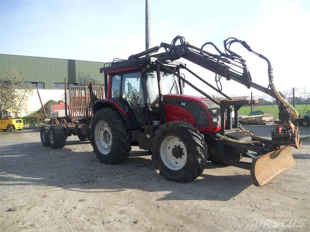 Valtra N121 Kranai ir krautuvai