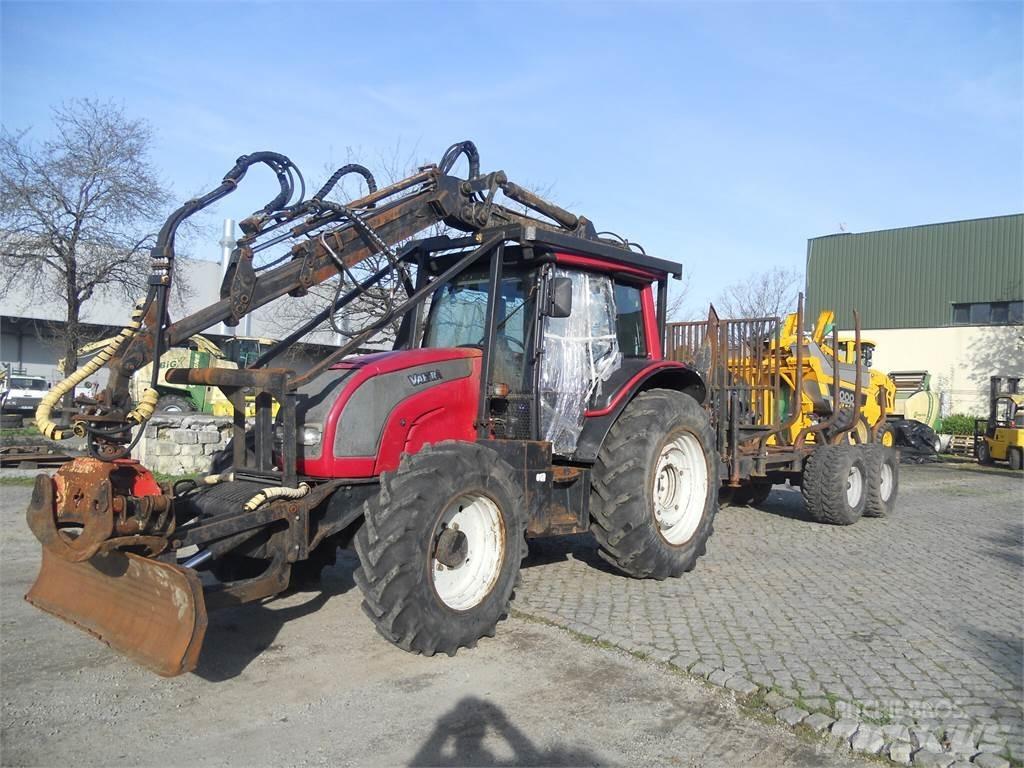 Valtra N121 Kranai ir krautuvai