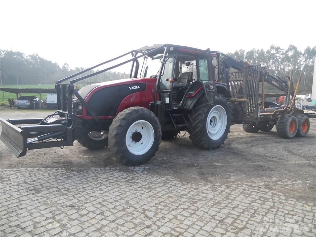 Valtra T121 Kranai ir krautuvai