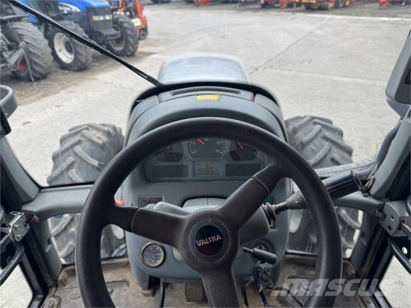 Valtra T 121 Traktoriai