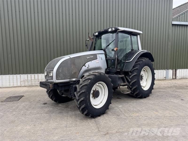 Valtra T 121 Traktoriai