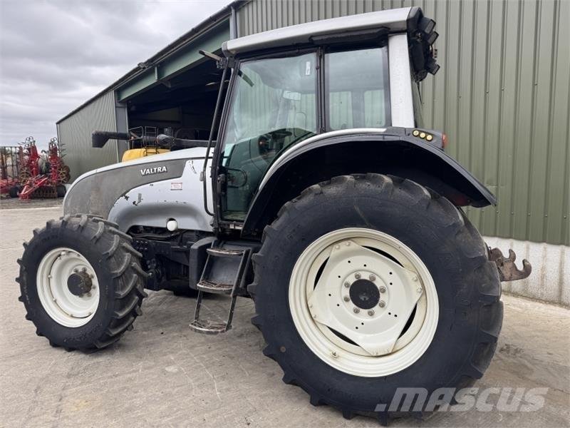 Valtra T 121 Traktoriai