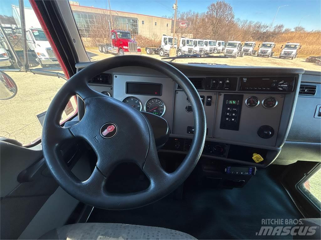 Kenworth T370 Sunkvežimiai su dengtu kėbulu