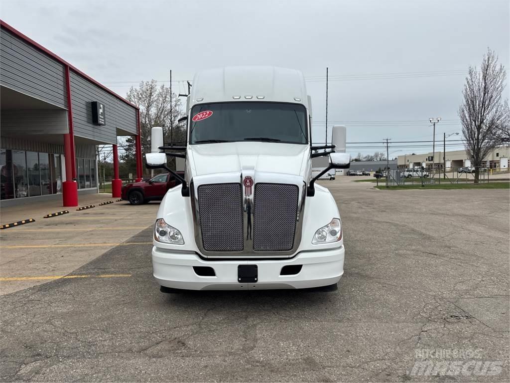 Kenworth T680 Naudoti vilkikai