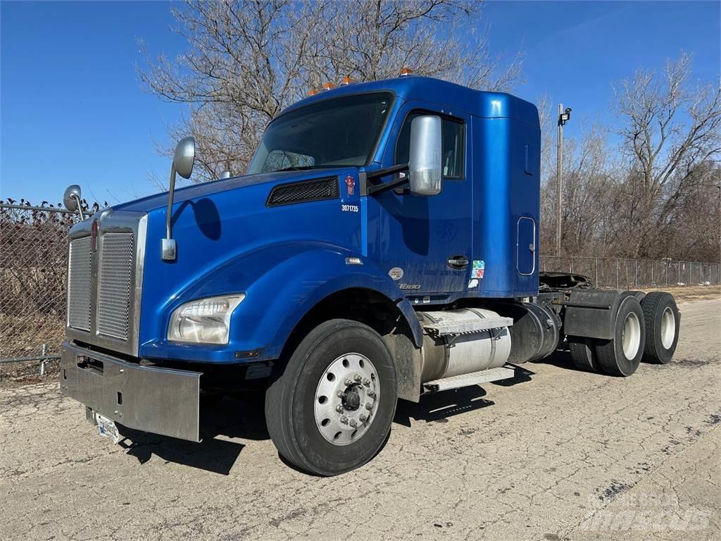 Kenworth T880 Naudoti vilkikai