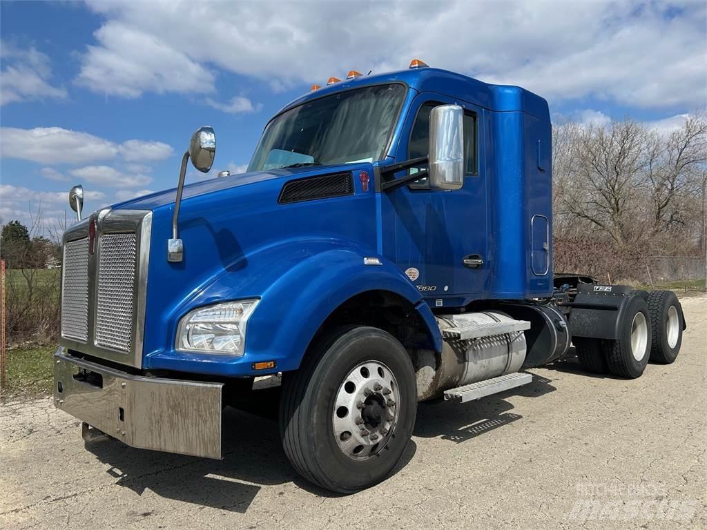 Kenworth T880 Naudoti vilkikai