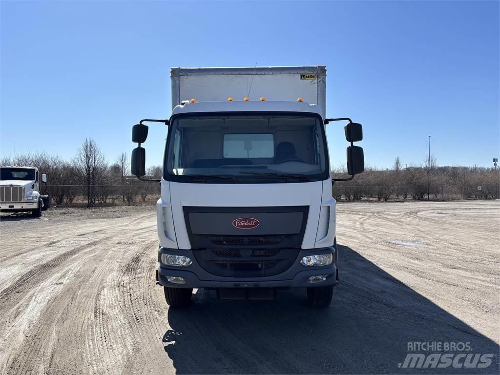 Peterbilt 220 Sunkvežimiai su dengtu kėbulu