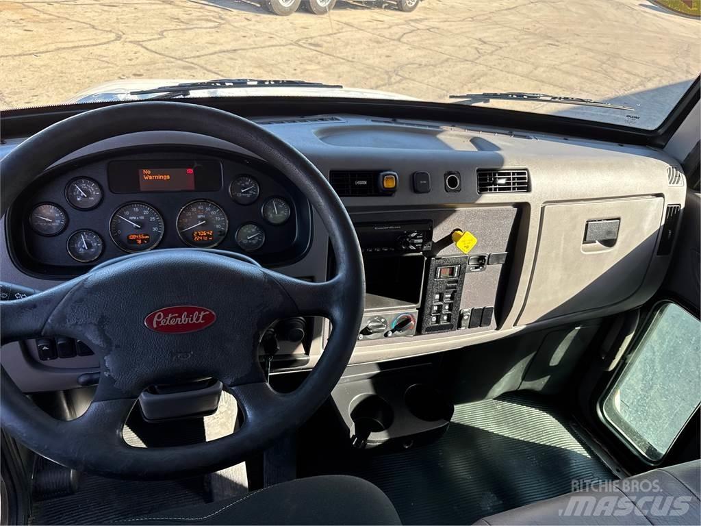 Peterbilt 337 Sunkvežimiai su dengtu kėbulu