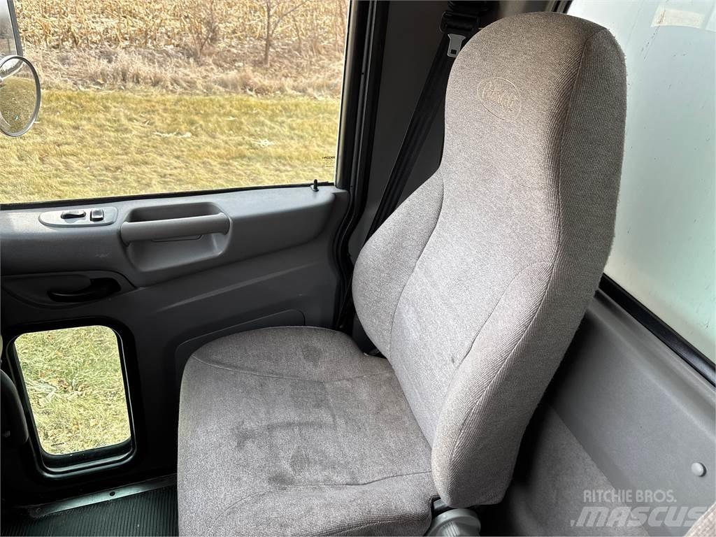 Peterbilt 337 Sunkvežimiai su dengtu kėbulu
