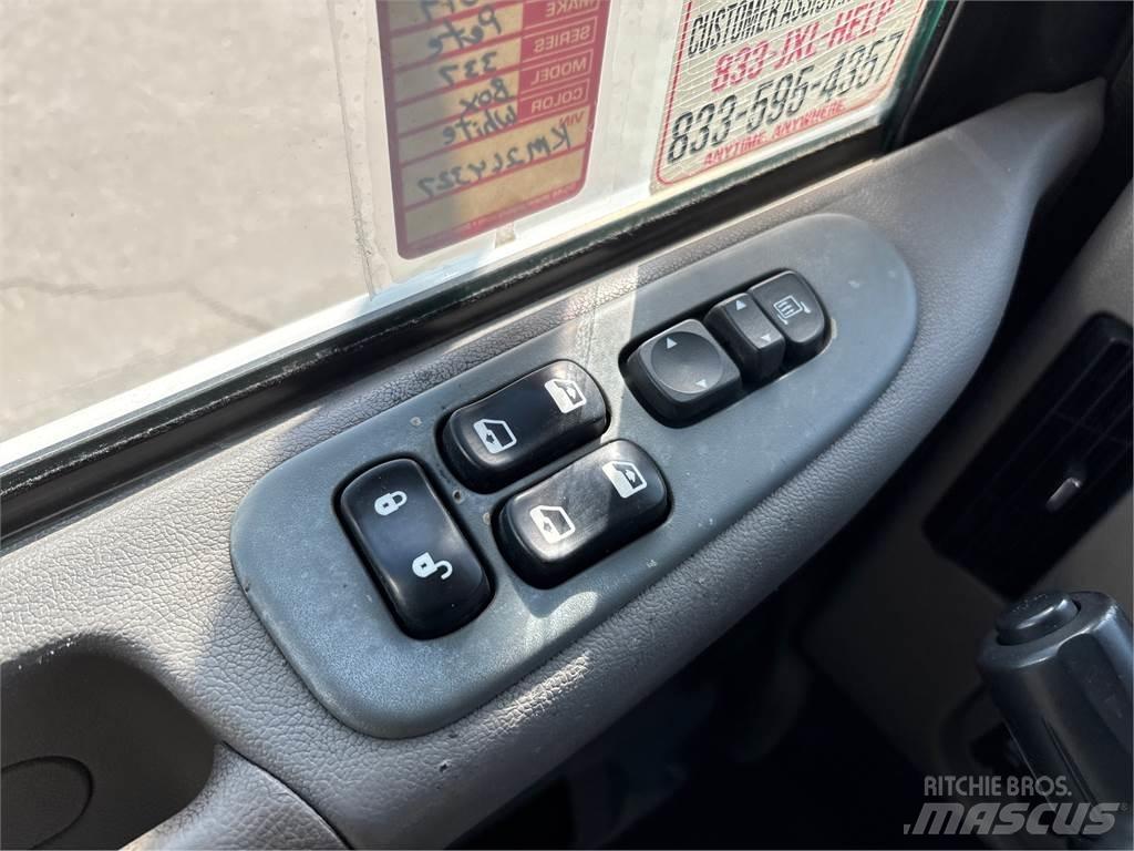 Peterbilt 337 Sunkvežimiai su dengtu kėbulu