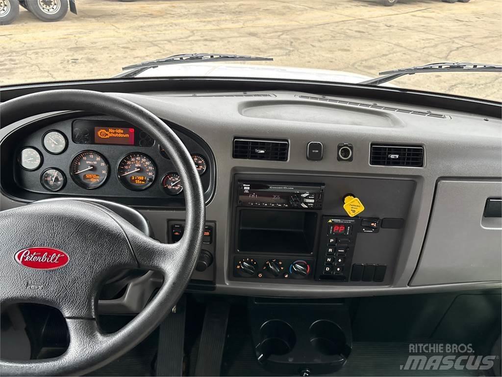 Peterbilt 337 Sunkvežimiai su dengtu kėbulu