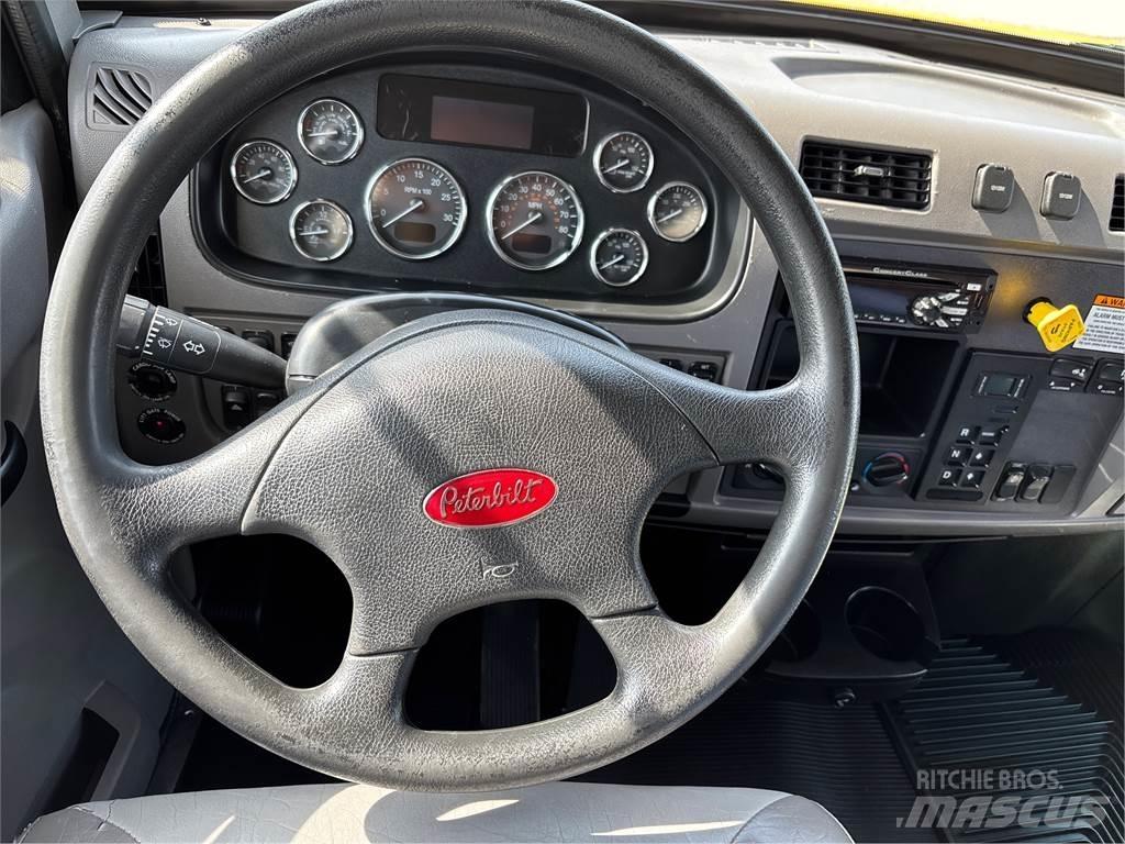 Peterbilt 337 Sunkvežimiai su dengtu kėbulu