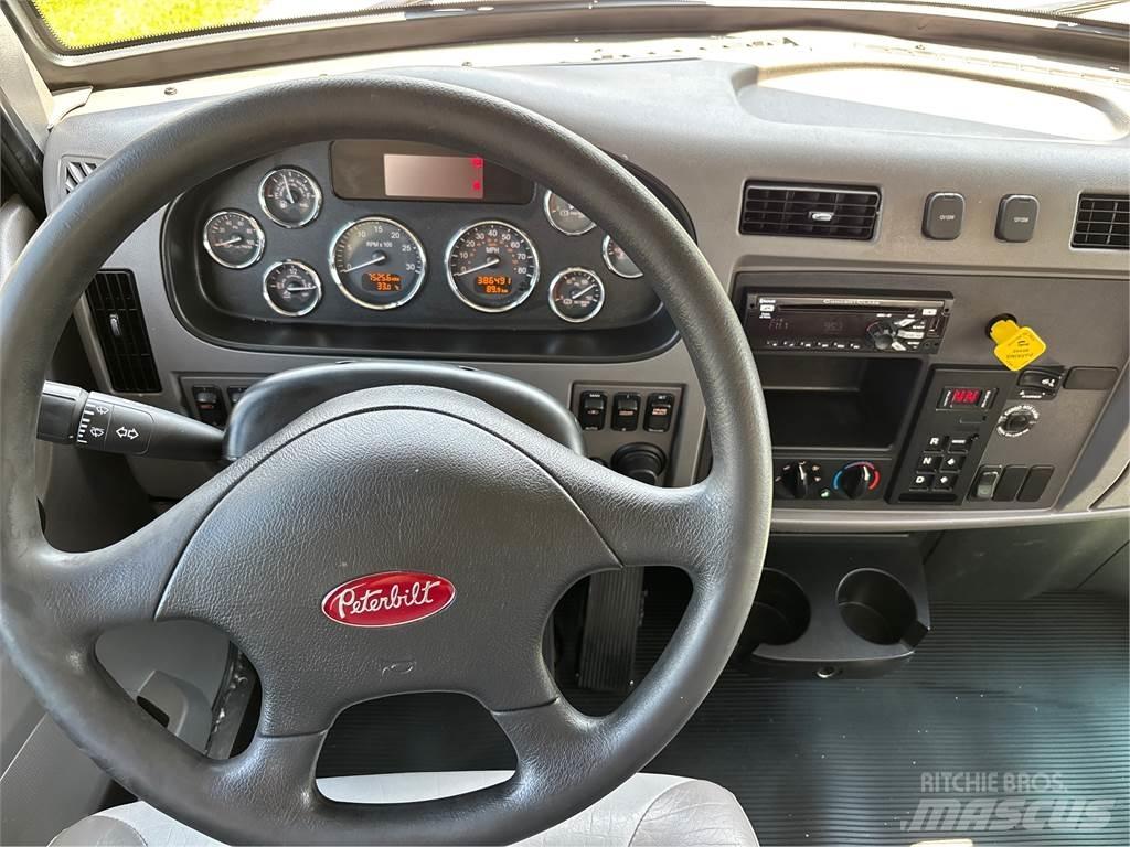 Peterbilt 337 Sunkvežimiai su dengtu kėbulu