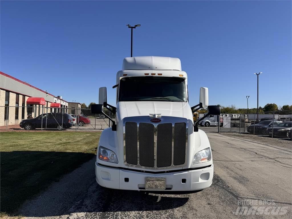 Peterbilt 579 Naudoti vilkikai
