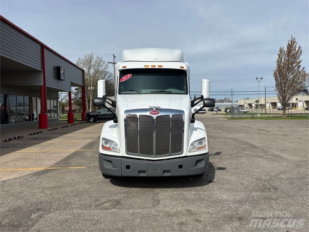 Peterbilt 579 Naudoti vilkikai