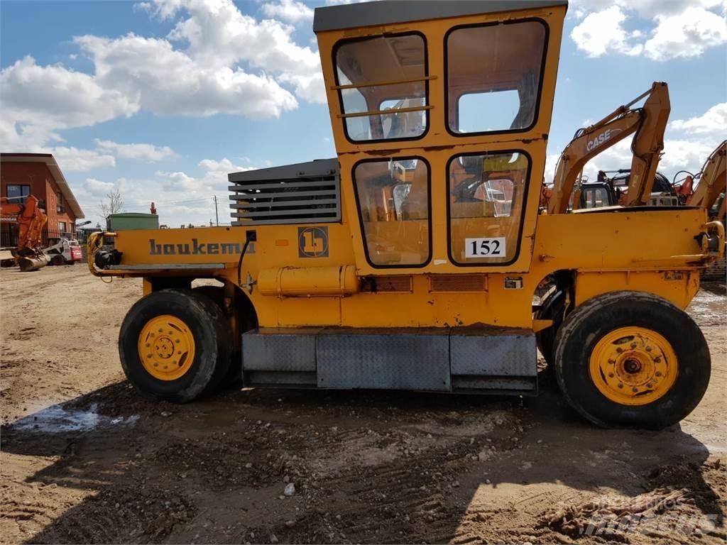 Bomag SGW-17 Pneumo volai