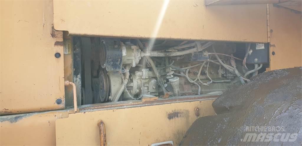 CASE 921 B Naudoti ratiniai krautuvai