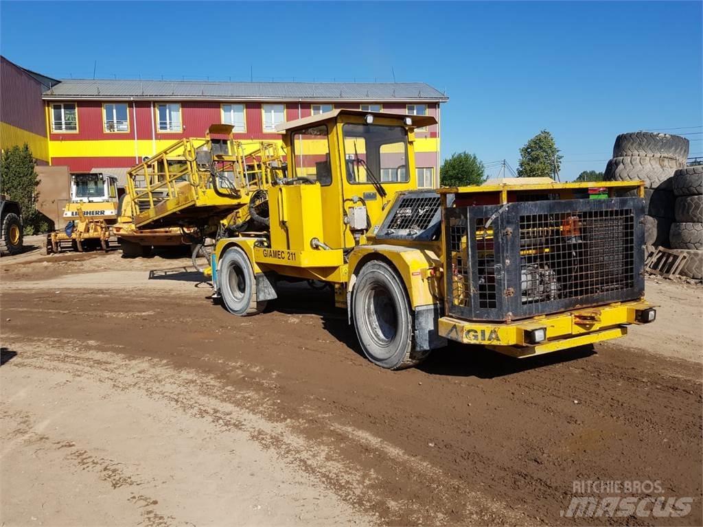 Kita UV211 SP25BG06 Naudoti ratiniai krautuvai