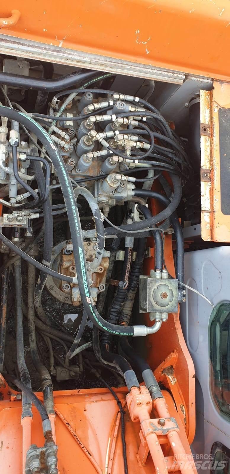 Kobelco E215LC Vikšriniai ekskavatoriai