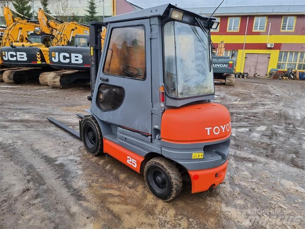 Toyota FD25 Dyzeliniai krautuvai