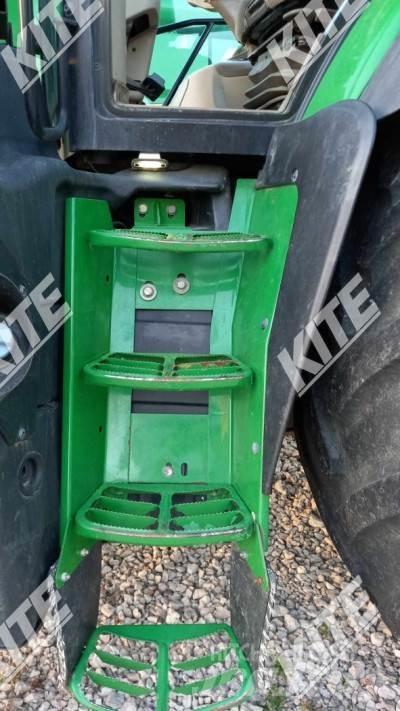 John Deere 6215R Traktoriai