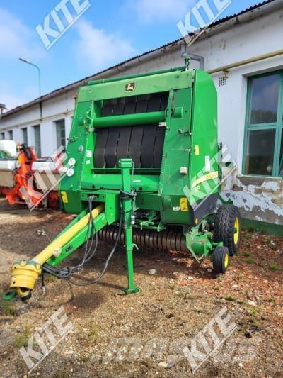 John Deere 852 Ritinių presai