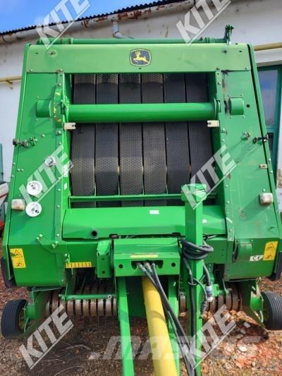 John Deere 852 Ritinių presai