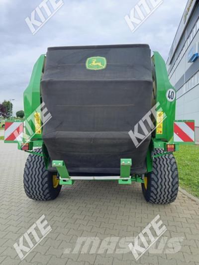 John Deere V451R Ritinių presai