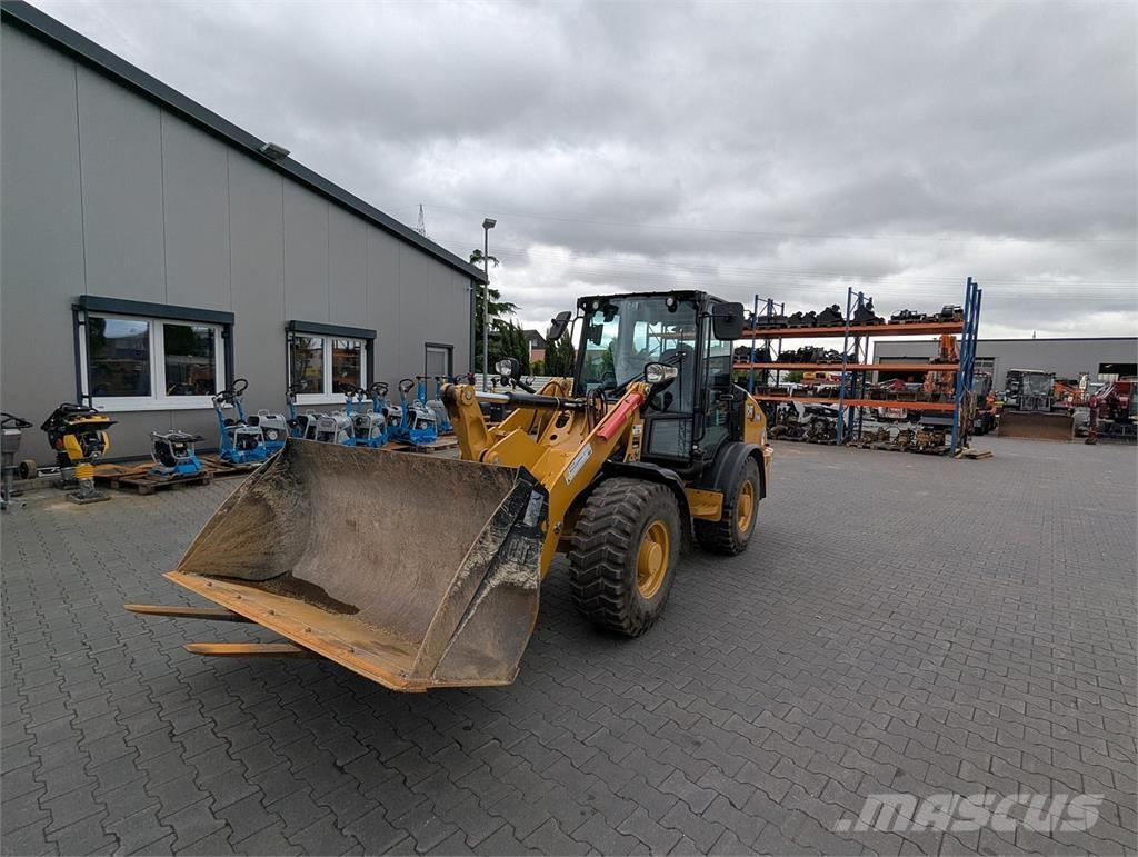 CAT 906 Naudoti ratiniai krautuvai