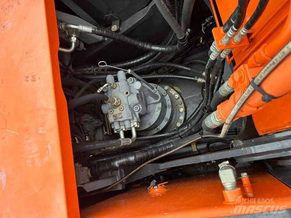 Hitachi ZX210LC-5B Vikšriniai ekskavatoriai
