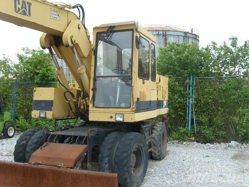 CAT 206 BFT Ratiniai ekskavatoriai