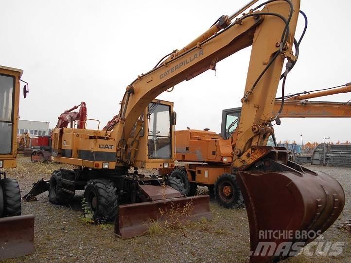 CAT 212B FT Ratiniai ekskavatoriai