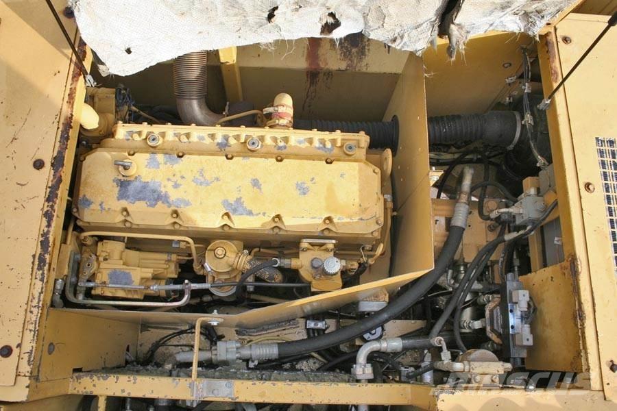 CAT 214B Ratiniai ekskavatoriai