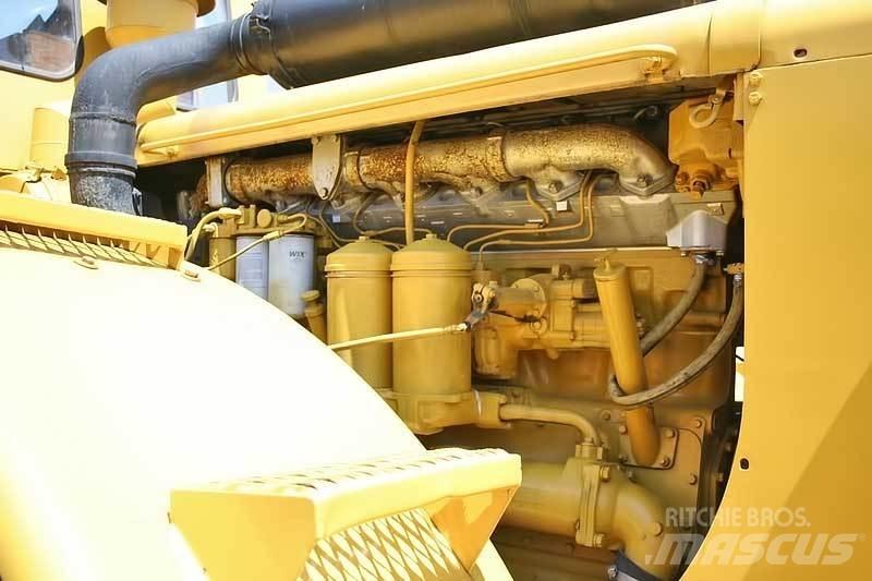 CAT 824B Ratiniai buldozeriai