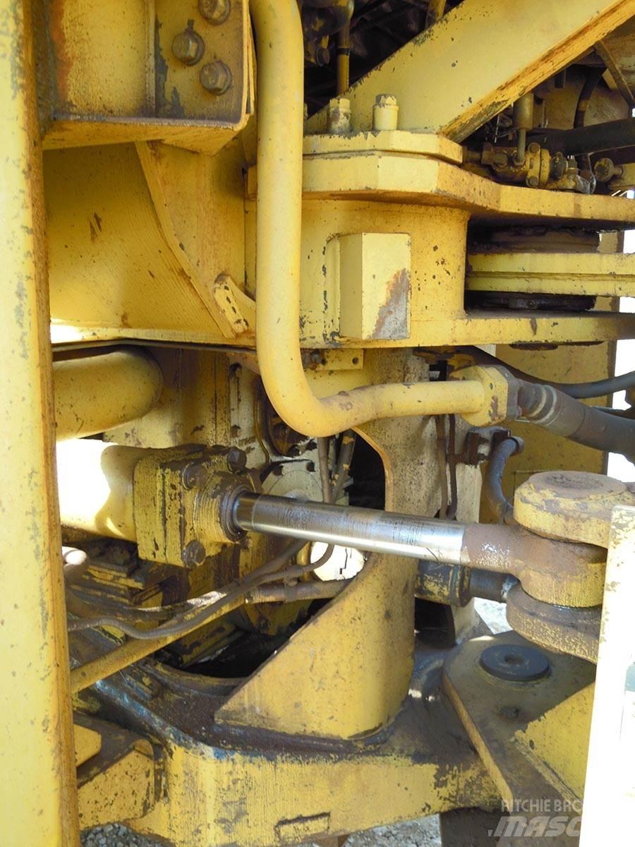 CAT 988B Naudoti ratiniai krautuvai