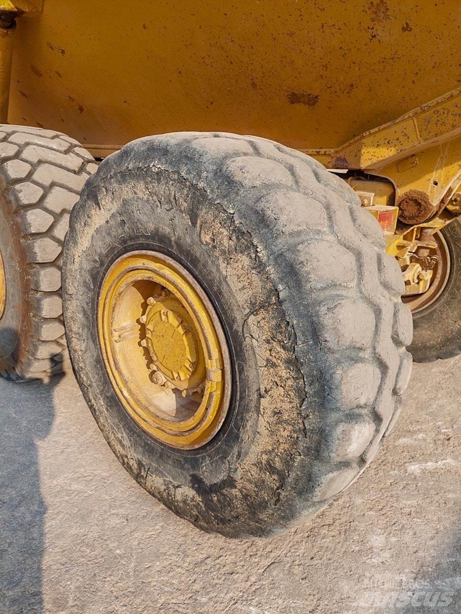 CAT D250E Karjeriniai savivarčiai